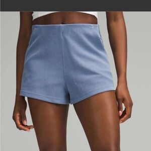 NWOT Lululemon soft stream ribbed shorts 2’
Size 10 Belgian Blue